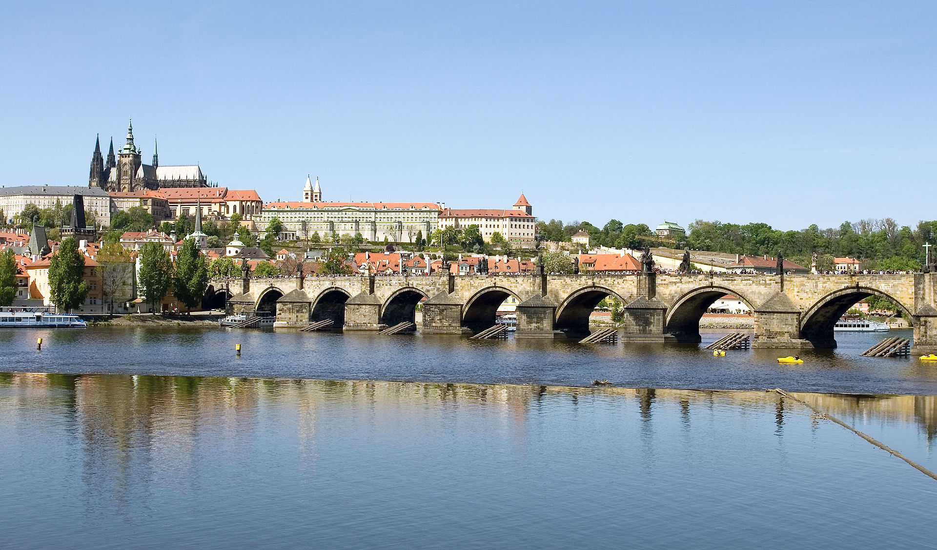 Charles_Bridge_-_Prague,_Czech_Republic_-_panoramio